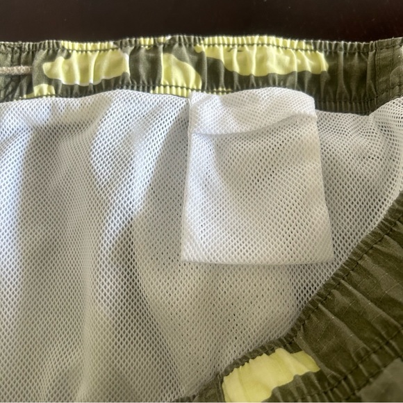 BREAKWATER Board Shorts Olive Yellow Sz XL - Picture 9 of 15